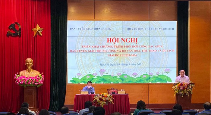 Ông Nguyễn Văn Hùng - Ủy viên Trung ương Đảng, Bộ trưởng Bộ VHTTDL báo cáo tóm tắt công tác VHTTDL giai đoạn 2016 - 2021, phương hướng trọng tâm trong thời gian tới